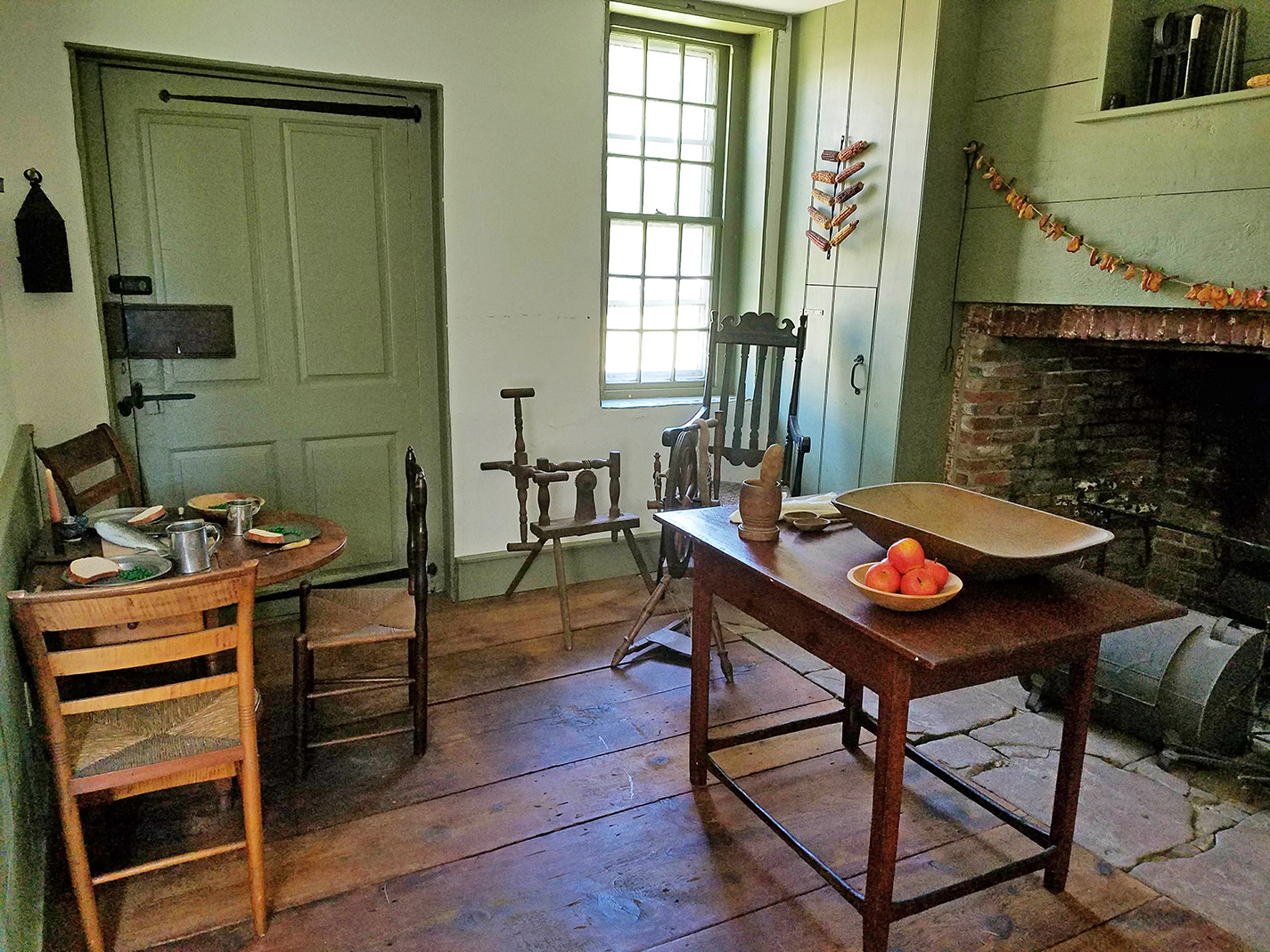 Chaffee House kitchen, with dinner table for the enslaved people